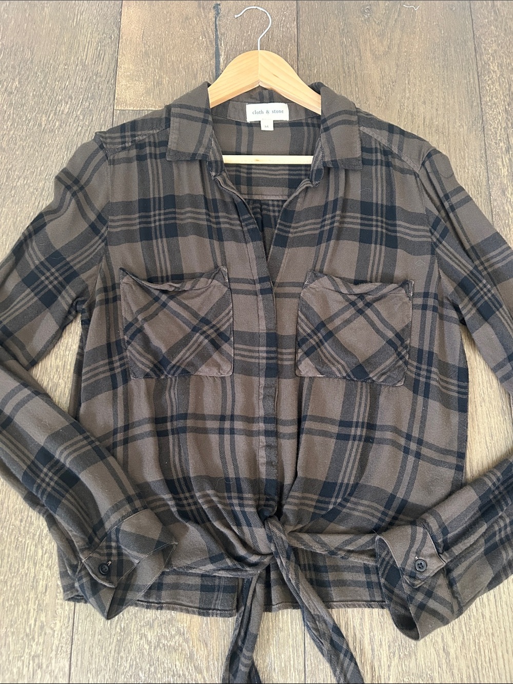Cloth & Stone Green and Black Plaid Tie-Front Button Shirt - Picture 4 of 9